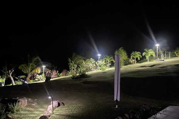 15 Einheiten SCL-006 Solargartenlicht in Dominica